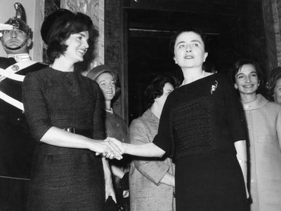 Jacqueline Kennedy Carla Gronchin kanssa. Rooma. 1962. tekijältä Unbekannt