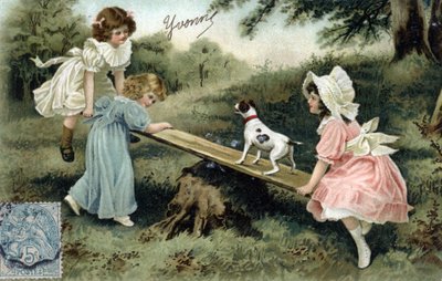Pienet tytöt leikkivät puulaudalla (keinu tai nauha) - Postikortti 1800-luvun lopulla-1900-luvulla tekijältä Unbekannt