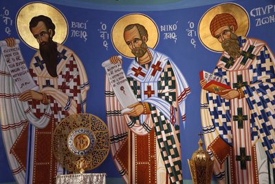 Liturginen esine ja fresko Pedoulaksen ortodoksisen kirkon pyhäkössä, 20150510, Pedoulas, Kypros tekijältä Unbekannt