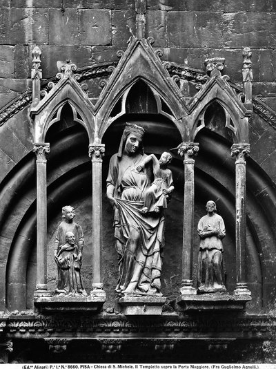 Madonna lapsen ja kahden pyhän kanssa. Pastari Guglielmo Agnellin maalaus, joka sijaitsee pienessä temppelissä pääportaalin yläpuolella, San Michele -kirkko Borgossa, Pisassa. tekijältä Unbekannt