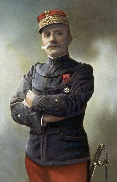 Marechal Ferdinand Foch (1851-1929), divisioonan kenraali Ranskan armeijassa, joka sitten määräsi armees Allieesin pohjoisessa, Ranskan armeijan yleisesikunnan päällikkö ja Generalissimo Allieesin joukkojen maaliskuussa 1918, hän saa marechalin arvon vuonn tekijältä Unbekannter Künstler