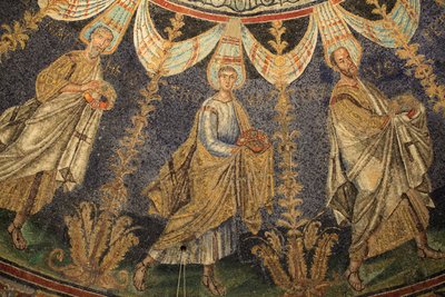Mosaiikki Neonin kastekappelin katosta. Pyhä Paavali ja Pyhä Pietari. Yksityiskohta kahdentoista apostolin kulkueesta, joka etenee keskusmosaiikin ympäri kahteen suuntaan, päättyen Pyhän Pietarin tapaamiseen Pyhän Paavalin. 5th Century, Ravenna, Italia. Re tekijältä Unbekannt