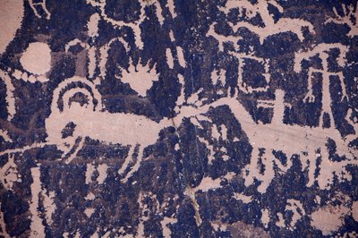Paper Rock tuotteet. Navajo-heimojen ja Utahin intiaanipetroglyfit Pohjois-Amerikasta. Noin 2000 vuoden ajanjakso 1300-luvulle asti. tekijältä William M. Timlin
