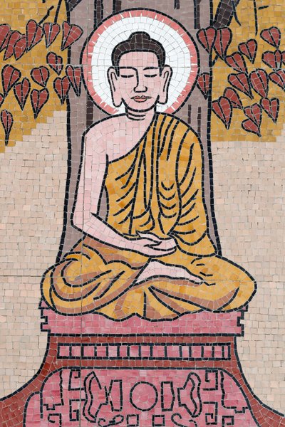 Ong Nui buddhalainen pagodi, seinäfresko, Buddhan elämä, Shakyamuni Buddha istuu meditaatioasennossa Bodhi-puun alla, Quy Nhon, Vietnam, 2019 (kuva) tekijältä Unbekannt