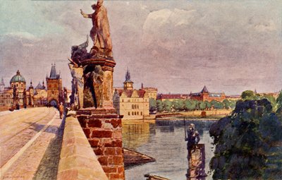 PRAHA - Kaarlensillan alla virtaava Vltava-joki suurineen patsaineen ja ihmisineen, jotka kävelevät sillan laidalla tekijältä Unbekannter Künstler