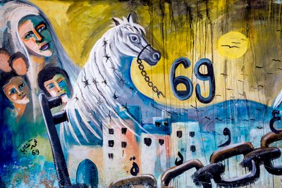 Palestiinalainen seinätaide seinällä Jeninissä, Länsirannalla, Palestiinassa, Palestiinalainen perhe palaa kotiin, 2018 (kuva) tekijältä Unbekannt