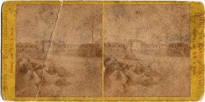 Pariisin piiritys (1871): näkymä kaupunkiin preussilaisten piirityksen aikana 20.9.1870 - 28.1.1871. Valokuva Q.V.. Tulosta pahville Dim. 17x6,9 cm tekijältä Unbekannt