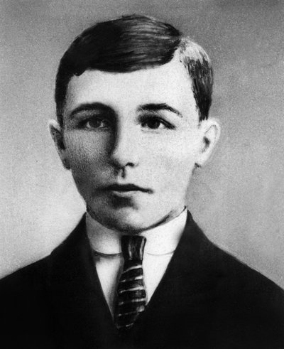Philippe Daudet (1909-1923) kuninkaallisen varajäsenen Leon Daudetin poika, Philippe Daudet löydettiin kuolleena 24. marraskuuta tekijältä Unbekannt