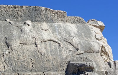 Pilarihauta, jossa kaiverrus metsästäjää tappamassa villisian, Xanthos, Turkki (kuva) tekijältä Unbekannt