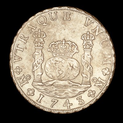 Harvinainen hopeakolikko, Espanjan Amerikan kuningas Ferdinand VI, 8 Reale, Herkules-pilarit Gibralta-salmen varrella ja pallot, kruunu. tekijältä Unbekannter Künstler