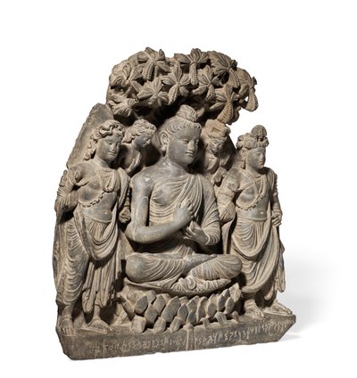 Buddha Shakyamunin ja bodhisattvojen kohokuviokolmio, 3.-4. vuosisata (harmaa liuske) tekijältä Unbekannter Künstler