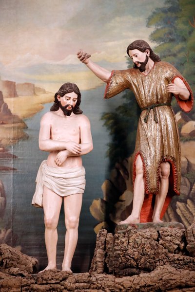 Pyhän Franciscuksen kirkko. Johannes Kastajan Kristuksen kaste Jordan-joen vedessä. Evora. Portugali. tekijältä Benjamin Baud