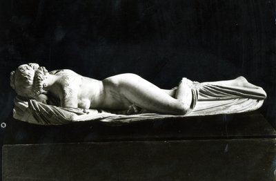 Nukkuva hermafrodiitti (marmori) (m/v kuva) tekijältä Unbekannt
