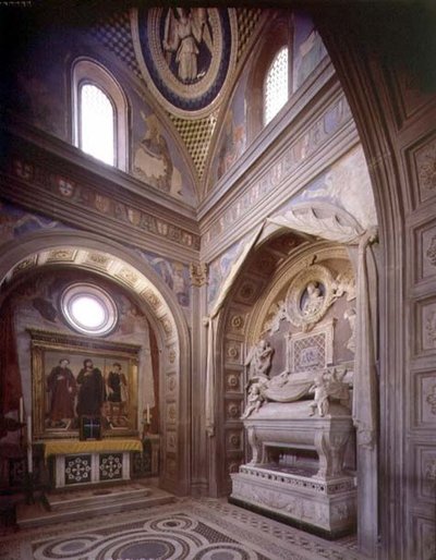 Portugalin kardinaalin kappeli, yksityiskohta alttarista ja haudasta Antonio Rossellino (1427-79) (kuva) tekijältä Unbekannt
