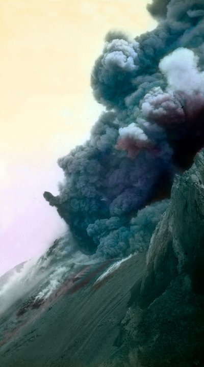 Stromboli-vuoren länsipuolella tekijältä Unbekannter Künstler