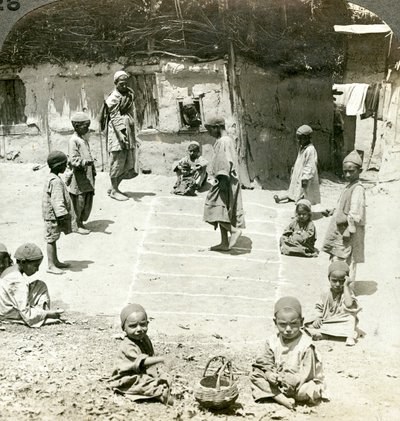 Lapset leikkivät humalaa, Kashmir, Intia, 1900-luku. tekijältä Underwood and Underwood