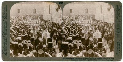 Kreikkalaisen patriarkan pääsiäiskulkue sisäänmenossa Pyhän haudan kirkkoon, Jerusalemiin, 1903. tekijältä Underwood and Underwood