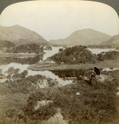 saaret ja Upper Lake, Killarney, Irlanti. tekijältä Underwood and Underwood