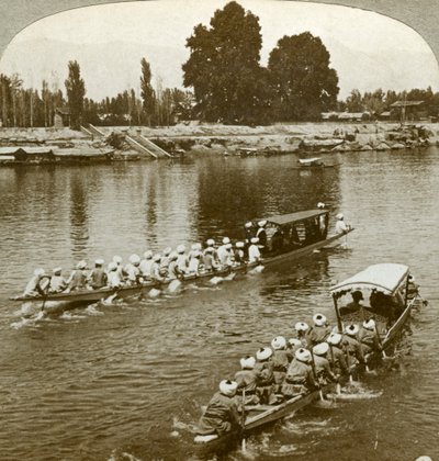 Lady Curzxon matkustaa Maharajan osavaltion proomulla, Kashmir, Intia, 1900-luku. tekijältä Underwood and Underwood