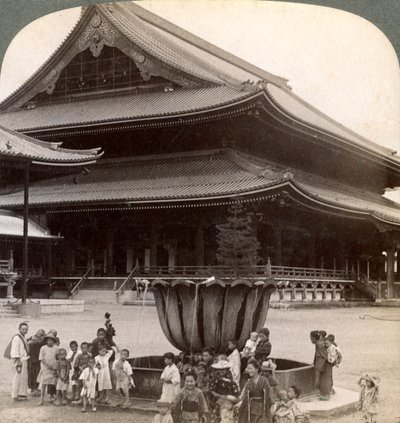 Japanin suurimman buddhalaisen temppelin Higashi Hongan-jin päärintama Kiotossa, 1904. tekijältä Underwood and Underwood