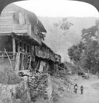 Kotikylä, Teesta Bridge lähellä Darjeelingia, Intia, 1903 tekijältä Underwood and Underwood