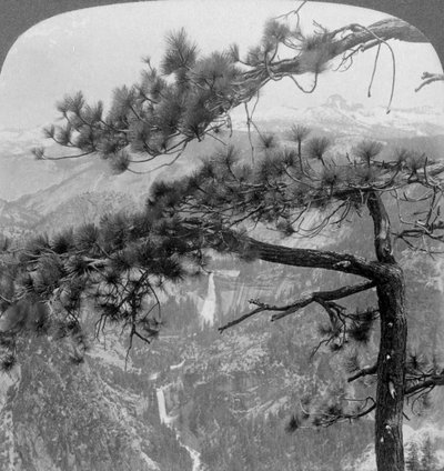 Nevada Falls, Vernal Falls ja Liberty Cap, Yosemite Valley, Kalifornia, USA, 1902 tekijältä Underwood and Underwood