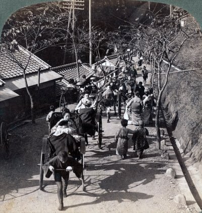 Ratsastus Daijingu-temppeliin shinto-aurinkojumalattaren palvontafestivaalille, Yokohama, Japani, 1904. tekijältä Underwood and Underwood