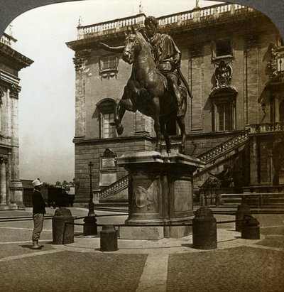 Keisari Marcus Aureliuksen patsas, Rooma, Italia. tekijältä Underwood and Underwood