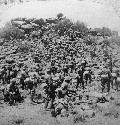 Suffolkien hyökkäys buurikopjeen Colesbergissä Etelä-Afrikassa, buurien sota, 1900. tekijältä Underwood and Underwood
