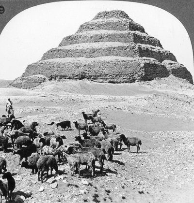 Sakkaran pyramidi, Egypti, 1905. tekijältä Underwood and Underwood