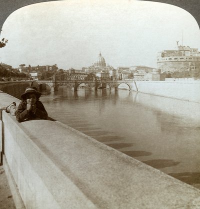 Tiber-joki, Castel Sant Angelo ja Pietarinkirkko, Rooma, Italia. tekijältä Underwood and Underwood