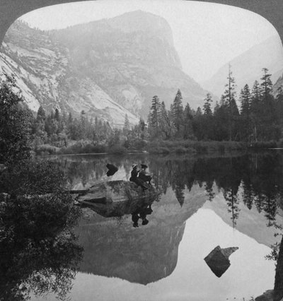 Näkymä Mirror Lakesta, näkymä Mount Watkinsiin, Yosemite, Kalifornia, USA, 1902 tekijältä Underwood and Underwood