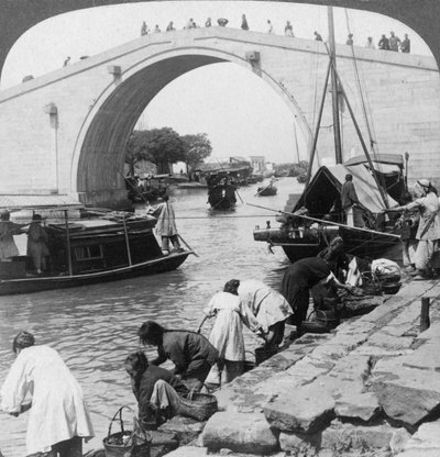 Woo Men Bridge ja Grand Imperial Canal, Soo-chow Suzhou, Kiina, 1900. tekijältä Underwood and Underwood