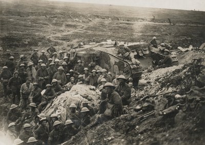 Virallinen valokuva otettu länsirintamalla ?D 1641. Yksi tankkeistamme Flersissä.?, 1916 tekijältä Unknown