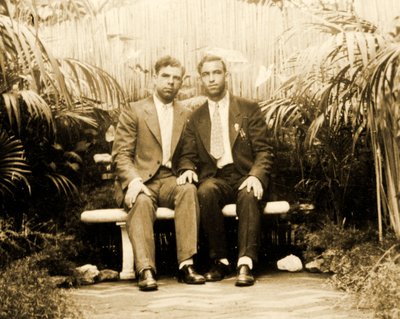 Muotokuva rakastavasta parista trooppisessa puutarhassa, n. 1930 tekijältä Unknown
