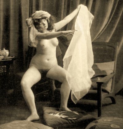 Istuva nainen, turbaani ja hunnu, n. 1900 (seepiakuva) tekijältä Unknown