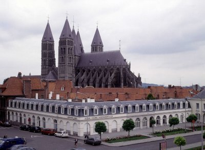 Cathedrale de Tournai (Belgia), näkymä ulkopuolelta. tekijältä Unknown artist
