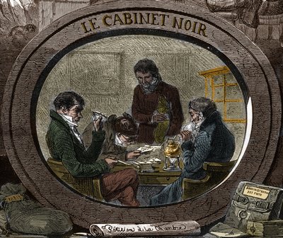 Sensuuri 1800-luvulla: Vanhan vallan aikana palvelun nimi on ”Black Cabinet”, joka vastaa yksityisen kirjeenvaihdon tarkastamisesta turvallisuussyistä. Kaiverrus 1800-luvulta. tekijältä Unknown artist