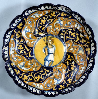 Godronnee fajanssikupin koristelu enkelistä. 1500-luvun Pariisi, Louvre-museo tekijältä Unknown artist