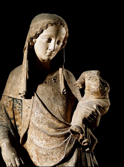 Goottilainen taide: "" Neitsyt ja lapsi"" Yksityiskohta. Puuveistos. 1300-luvun Pariisi, Louvre-museo tekijältä Unknown artist