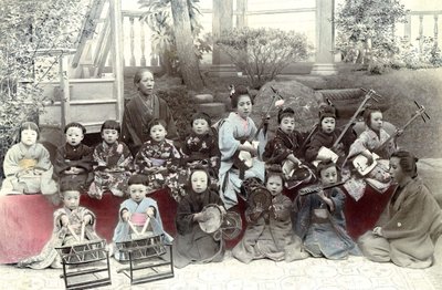 Japanilaiset lapset soittamassa musiikkia, 1800-luvun loppu tekijältä Unknown artist