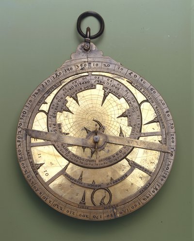 Latinalainen astrolabe, jota käytettiin Italiassa ja Etelä-Euroopassa 1300-luvun alussa. tekijältä Unknown artist