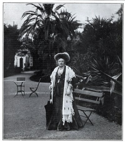 Muotokuva rouva Juliette Adamista (s. Lambert) (1836-1936), ranskalainen kirjailija, polemisti ja feministi Nizzassa vuonna 1905. tekijältä Unknown artist