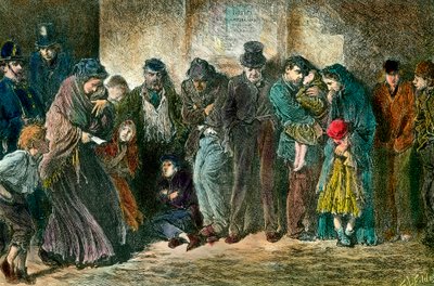 Köyhyys Lontoossa turvakodin ovella Köyhät ja nälkäiset perheet asettuvat riviin kodin eteen. Kaiverrus vuodelta 1869. Yksityinen kokoelma tekijältä Unknown artist