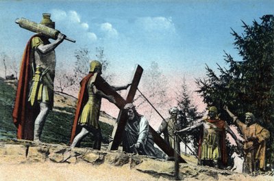 Lourdesin Golgata (Ristin tie) (ristin kantaminen): Jeesus kaatuu ristinsä painon alla. tekijältä Unknown Artist