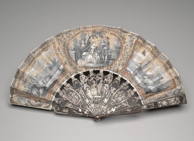 Taittuva viuhka "grisaille"-kohtauksilla, n. 1780-luku (guassi kaksoissilkkilehdellä, messinki, metallilanka, luu tai norsunluu, kultaus, helmiäiset ja tahnat) tekijältä Unknown artist