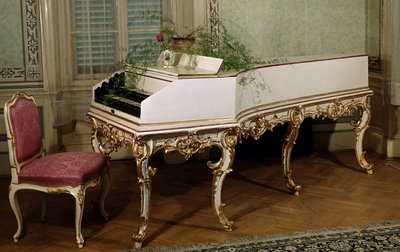 Itävaltalaisen säveltäjän Wolfgang Amadeus Mozartin (1756-1791) cembalo (itävaltalaisen säveltäjän Mozartin cembalo) 1700-luvun Praha, Mozartin museo tekijältä Unknown artist