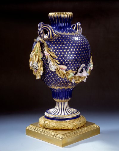 Kalan häntämaljakko kovaa posliinia. Noin 1765-1770. Pariisi. Musee du Louvre tekijältä Unknown artist