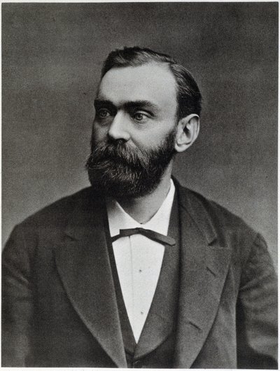 Alfred Nobel 50-vuotiaana - valokuvaus tekijältä Unknown photographer