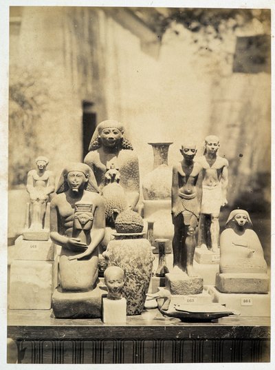 Arkeologiset patsaat – Auguste Mariette Beyn perustamassa ”” valokuva-albumissa Kairon 1. museosta” tekijältä Unknown photographer